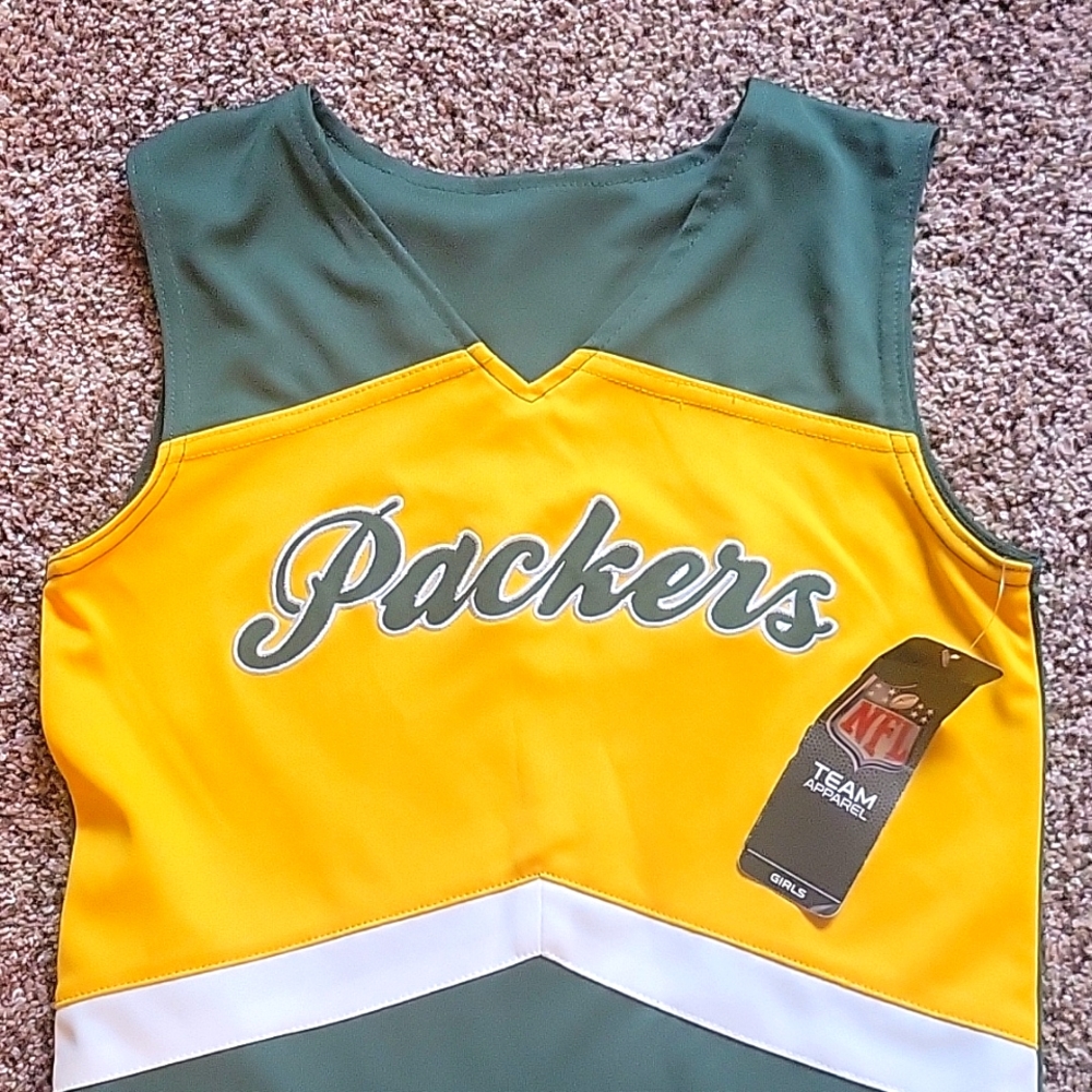 Green Bay Packers girls cheer